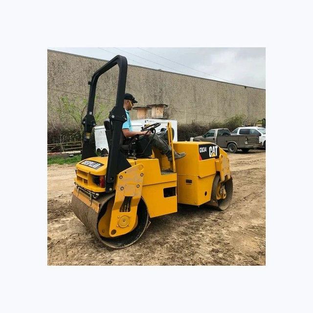 road roller compactor for construction projects high quality smooth drum machine with excellent compaction force suitable for highways roads parking lots and industrial sites - Image 1