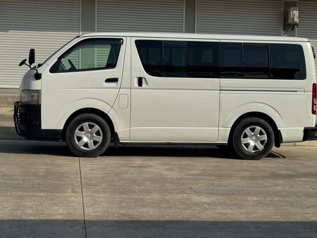 Luxury Toyota Hiace Fairly Used Left Hand Drive No Hidden Problems Well Maintained Excellent Driving Comfort - Image 4