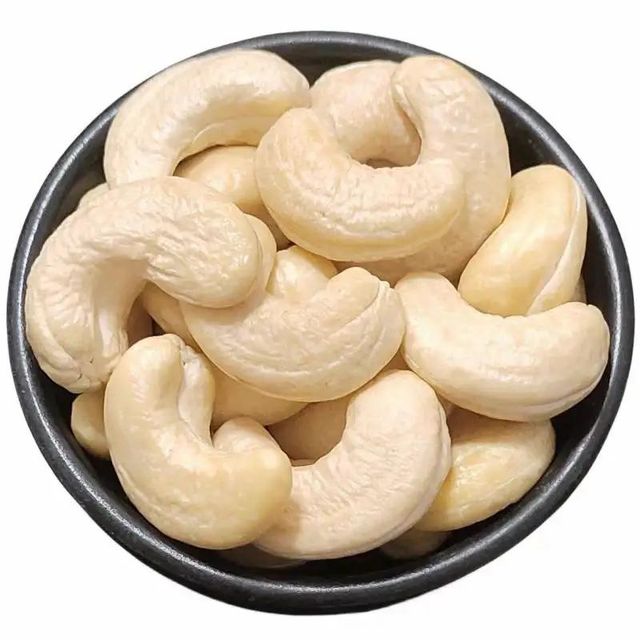 Bulk Raw Cashew Nuts Carefully Selected And Cleaned Cashew Nuts Offering 100% Natural Taste And Healthy Options - Image 3