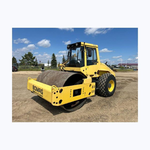 road roller compactor for road construction smooth drum machine with efficient compaction power suitable for highways streets parking areas and infrastructure development projects - Image 2