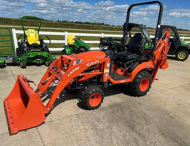 Mini Kubota Bx23s 4WD Tractor LA230 Compact Utility Farm Crawler Loader Agricultural Maneuvering Machine Digital - Image 1
