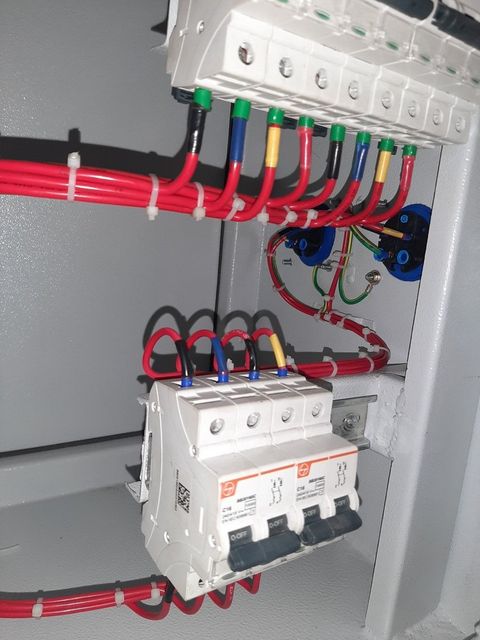 2 Way 440V Feeder Pillars Weight 60 Kg Voltage 440 V IP Rating IP65 Frequency 50 Hz Circuit Count 2 Phase Three Phase Material Mild - Image 3