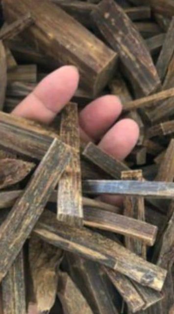 Agarwood Oil Quality Grade Best Quality & Grade Processing Method Processed In Factory Purity 100% Pure Natural Raw Materials, 0% Chemical Additives, And 0% Artificial - Image 3