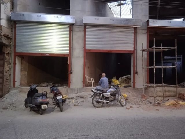 Mild Steel Iron Rolling Shutter Location Punjab Shutter Type SS/MS Material Mild Steel Country of Origin Made in India Control Components remote & switch - Image 1