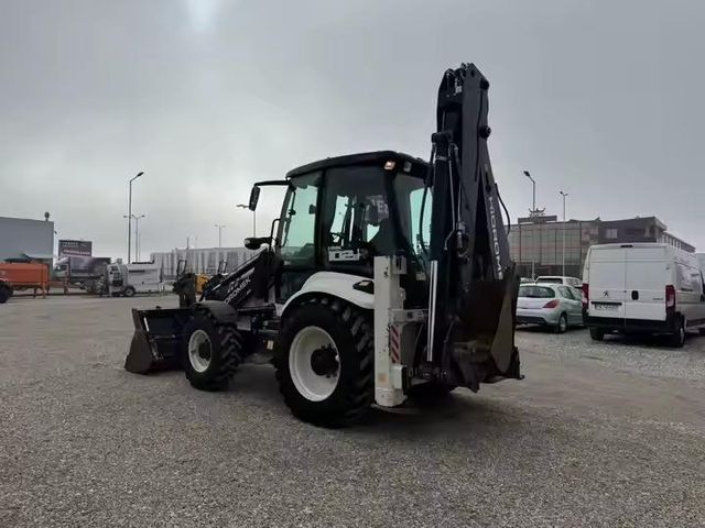 Hidromek HMK Wheel Backhoe Loader – Heavy-Duty Construction Equipment for Excavation, Loading, and Earthmoving - Image 4