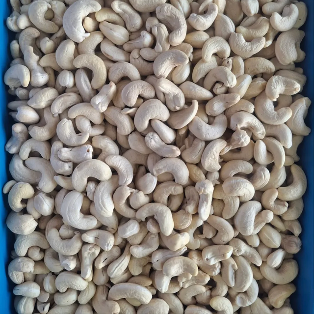 BUY W240 LARGE WHOLE CASHEW NUTS WITH BALANCED SIZE,TEXTURE AND VALUE BEST CASHEW NUTS FOR FOOD SERVICE - Image 2