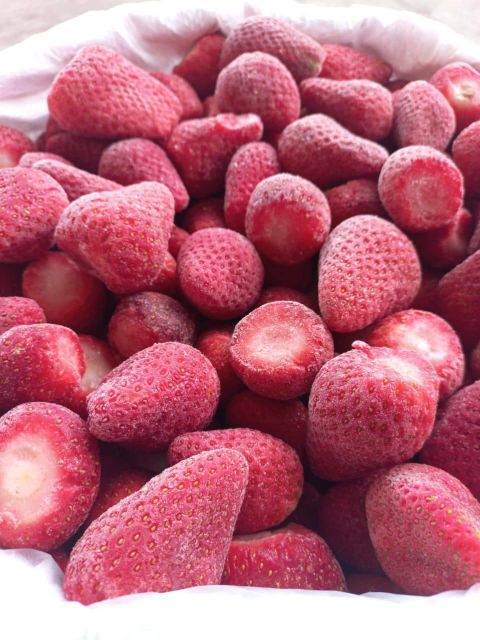 Frozen strawberries Fiber 2.0 G Sugar 4.9 G Protein 0.8 G Calories 35–40 Kcal Carbohydrates 8.0 G Vitamin C 58.8 Mg (approx. 98% - Image 1