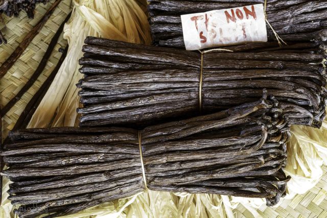 High Quality Dried Vanilla Beans for Large Scale Importers and Gourmet Food Producers - Image 3
