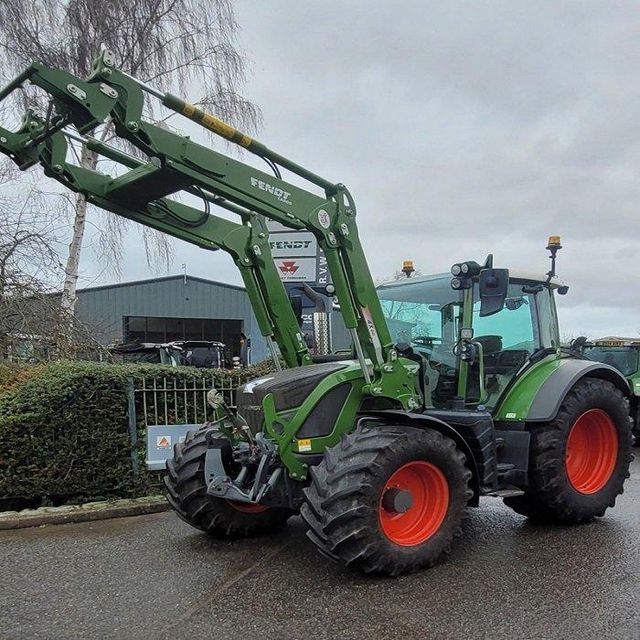 Powerful Fendt 513 Vario Tractor with for Engine Gear Drive 4WD High Productivity for Maximum Heavy Draft Power - Image 1