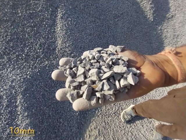 Crushed Stone , Form Chips Color Gray Stone Type Solid Country of Origin Made in India Usage/Application Building - Image 2