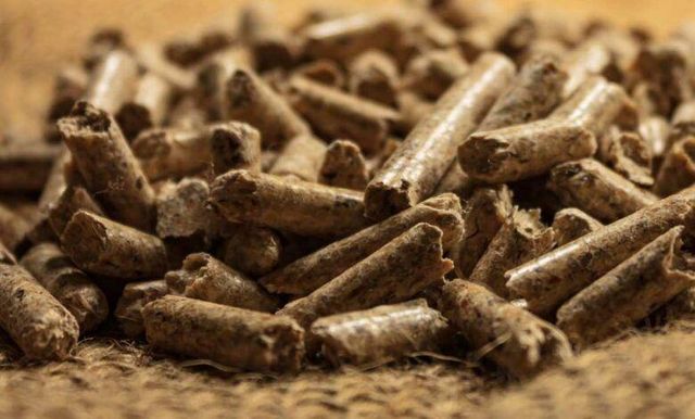 Wood Pellets 6mm Diameter Stick Shape Pure Wood Fuel with 0.28% Ash & 3% Moisture for Heating System in Bag - Image 4