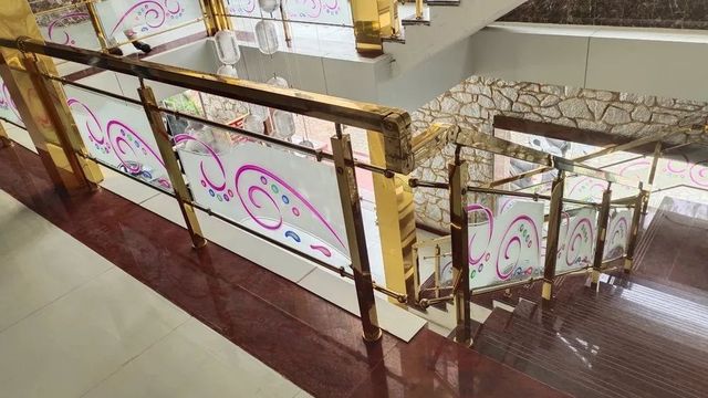 Stairs Gold PVD Hand Railing Position Stairs Wheel Width 35 Mm Railing Height 3FUT Wheel Diameter 120 Mm Material Stainless - Image 2