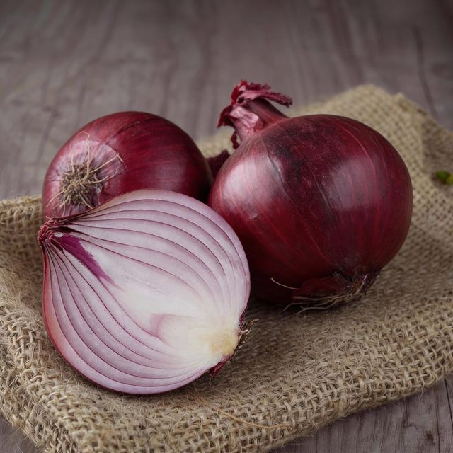 Natural Fresh Onion Premium Red Bulbs for Curry Preparation Retail Packs and International Supply - Image 1