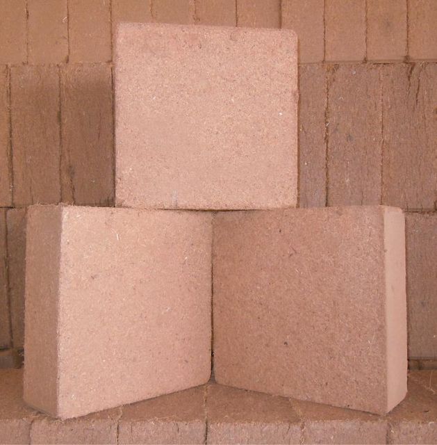 Coco peat low EC, high EC and Coconut husk chips Width > 120 cm to 200 cm Length > 120 cm to 200 cm - Image 2