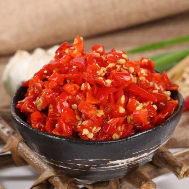 Chinese traditional flavor spicy garlic chili sauce, tomato chili sauce, and hot chili sauce - Image 3