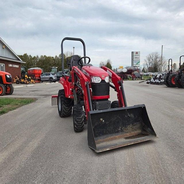Massey Ferguson GC1725M Wheel Drive Agricultural Tractor Farm Utility Tractors Enclosed Cab Diesel Field Work For Sale - Image 3