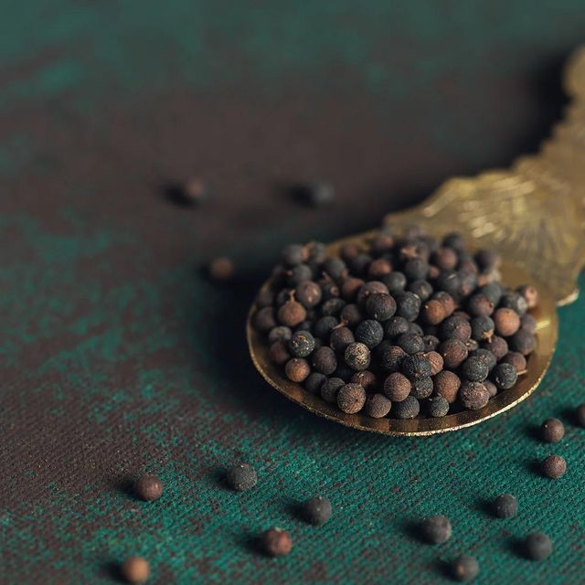 High Aroma Dried Spice Collection Showcasing Black Pepper Flakes Packed In Cartons - Image 3
