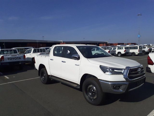 Use 2018-2024 Toyota Hilux N80/N70 Pickup For sale and ready for export worldwide - Image 4