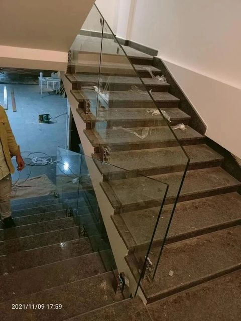 Stairs Stainless Steel Glass Staircase Railing, For Home Height 3 Feet Position Stairs Thickness 10 mm Usage/Application - Image 2