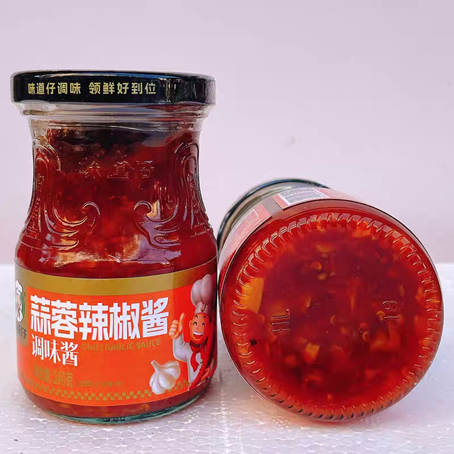 Garlic chili sauce Flavor spicy Texture Smooth Material chilli Color bright red Packaging carton Weight (kg) 240g Type chilli sauce - Image 5