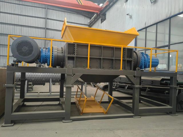 Heavy duty Twin shaft shredder metal scrap shredder Type RK1200 Brand Name RIKU Packaging WOOD BOX Torque High-torque Specification 55kw*2sets - Image 3