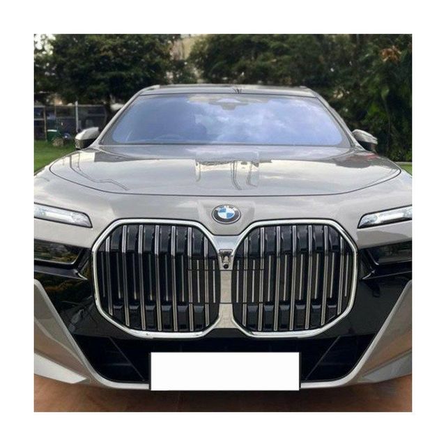 BMW luxury vehicle with high performance engine advanced safety technology premium leather interior smooth handling efficient fuel system and innovative features ideal for long drives and urban mobility - Image 3