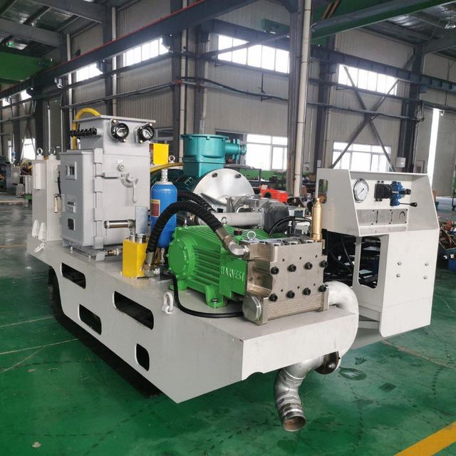 Power plunger pump used in underground mud pump truck Color Green Grade Industrial Model Number HW110 Brand Name HARVEST - Image 3