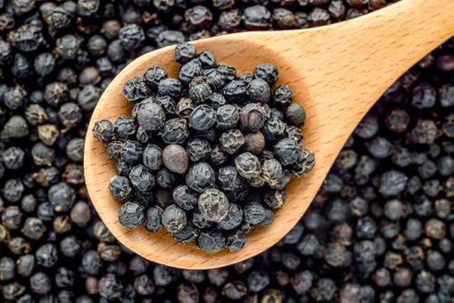 Whole Black Pepper (Piper nigrum) - Image 1