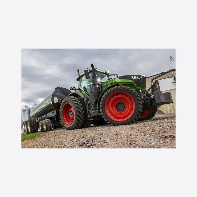 Fendt 1050 Vario tractor offered for sale with advanced CVT transmission and powerful engine - Image 4
