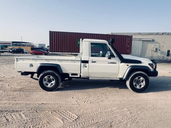 We have Double and Single Cabin Toyota Hilux For Export - Image 2