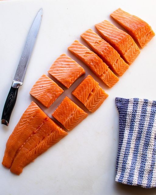 Premium Whole Salmon Fish Cut Fresh Frozen Ready For Restaurants And Seafood Distributors Buy Online Best Price - Image 3