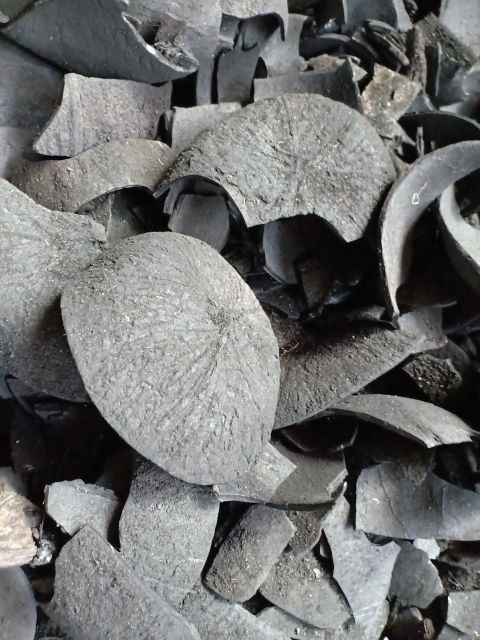 Premium Black Coconut Shell Machine-Made Charcoal Powder 4600J Bulk Supply High Calory - Image 1