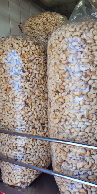 Wholesale Raw Food Grade Fresh Edible Large Size W210 Cashew Nuts Low Moisture Product - Image 3
