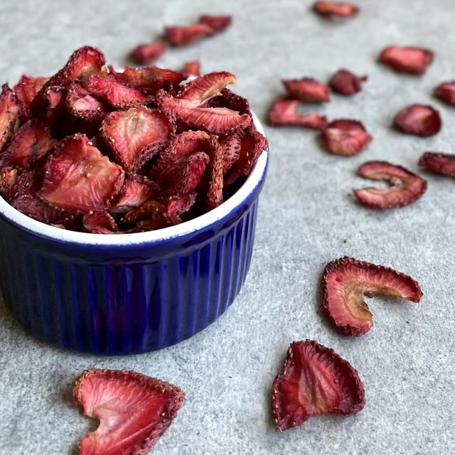 Wholesale Factory Price Sun Dried Fruit With Rich Color And Aroma Dried strawberries For Global Buyers Dried strawberries - Image 2