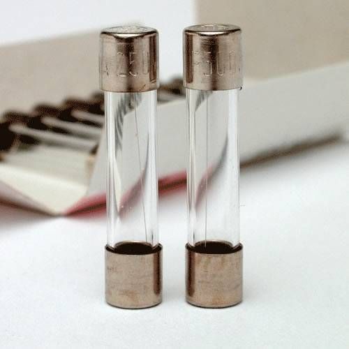 SIBA Glass Fuses Lead Type Radial Lead 2 Pin Voltage Ratings 65 V - 10 Kv Interrupting Rating Up To 70 Ka Standards Iec 60127, Din Vde 0820, Cee4, Ul 248-14, Ul 512, - Image 1