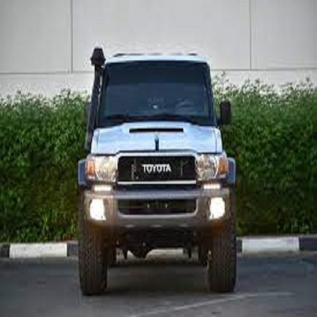 Land Cruiser pickup double cabin for commercial and personal use Land Cruiser pickup single cabin for cargo transport and logistics operations Land Cruiser pickup off road truck with durable suspension system Land Cruiser pickup vehicle for mining and industrial applications - Image 5