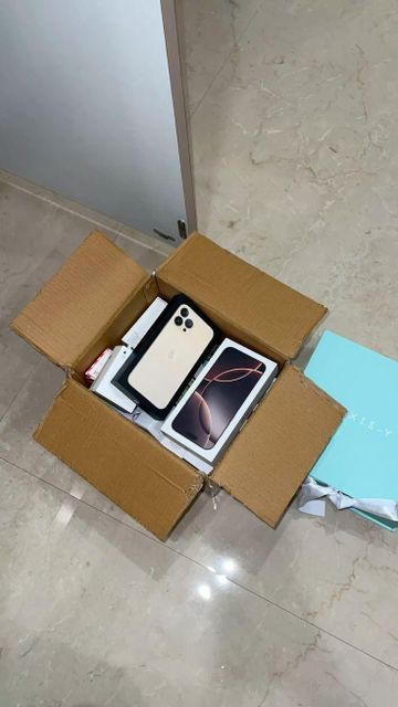 iPhone - Image 1