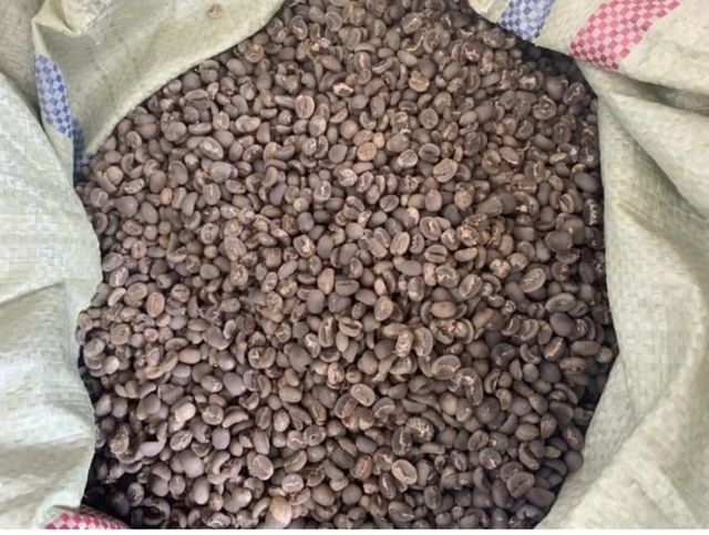 coffee bean Origin Indonesia Defect Level ≤ 7% Screen Size 16–18 Type Arabica / Robusta Moisture Content Max 12% Caffeine Content Less Than - Image 1