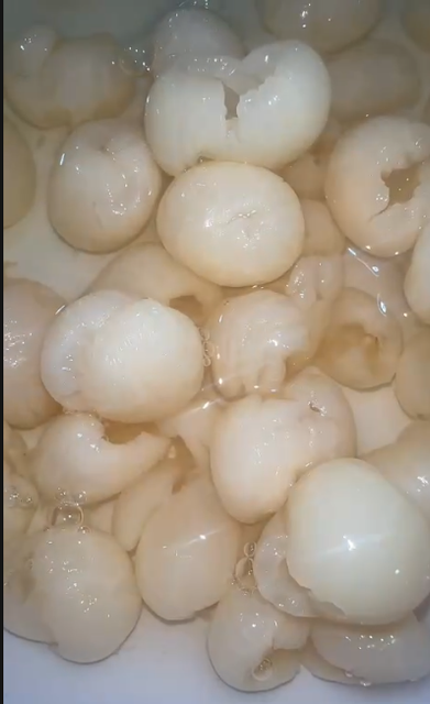 Longan canned from Vietnam size 20 OZ / 30 OZ Origin Vietnam Weight (kg) 565 Purity 100% Natural Texture Soft Yet Firm Certifications Haccp, Iso - Image 1