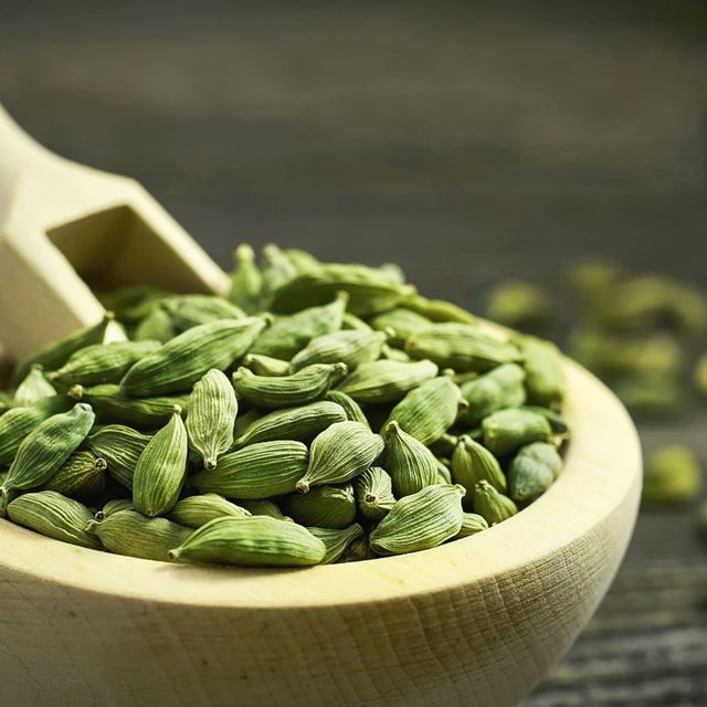 Green Cardamom Premium Handpicked Pods With High Essential Oil Content For Food Service And Ingredient Distribution - Image 5