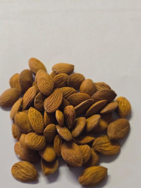 Peach kernels - Image 3