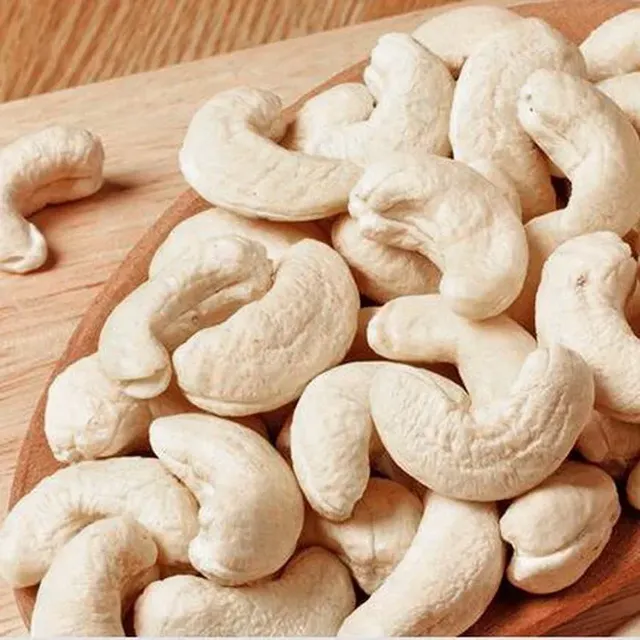 Cashew Nuts Factory Direct Wholesale Whole Cashew Nuts, Bulk Natural Raw Cashews for Food Businesses - Image 3