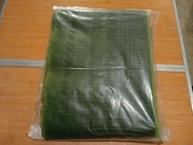 Fresh Banana Leaves - Image 1