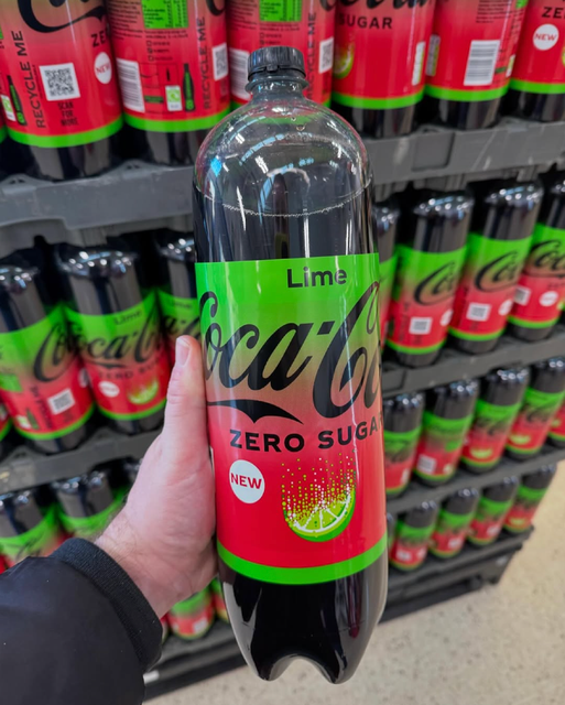 NEW LOOK COCA-COLA TASTE REFRESHING COCA-COLA SOFT DRINK 250ml,1.5mlL - Image 3
