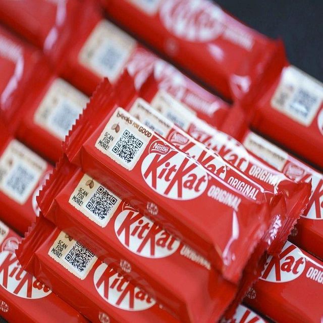 KitKat Chocolate 2F 102g - AluFoil for wholesale made from pure cocoa smooth taste for distributors looking competitive pricing - Image 4