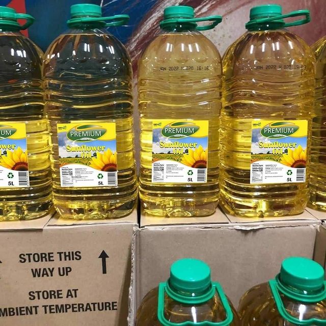 Palm Oil Refined Cooking Oil Plant Based Edible Oil High Quality Neutral Taste Suitable for Cooking and Frying - Image 1