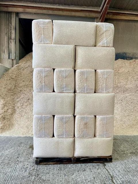 Pine Wood Shaving Origin Asia Product Type Horse Bedding Features Gluten-Free, Organic - Image 1