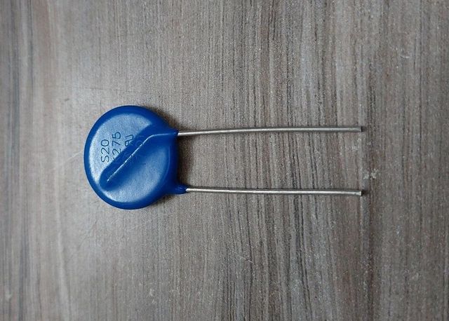120 V Aluminium MOV, For Power, Through Hole Terminals 2 Voltage 120 V Material Aluminium Color Blue And Silver Voltage Rating 3.15 MFD - Image 1