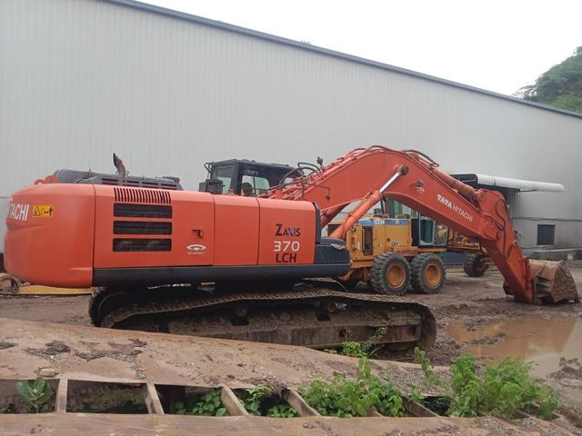 TATA Hitachi zx370 Excavator - Image 3