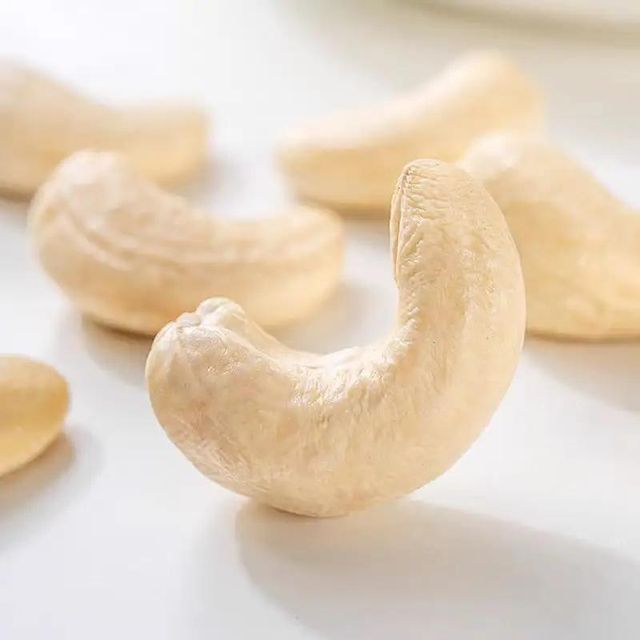 Roasted Cashew Nuts With Delicious Golden Color Cashew Nuts Processed To Maintain Natural Aroma And Flavor - Image 5